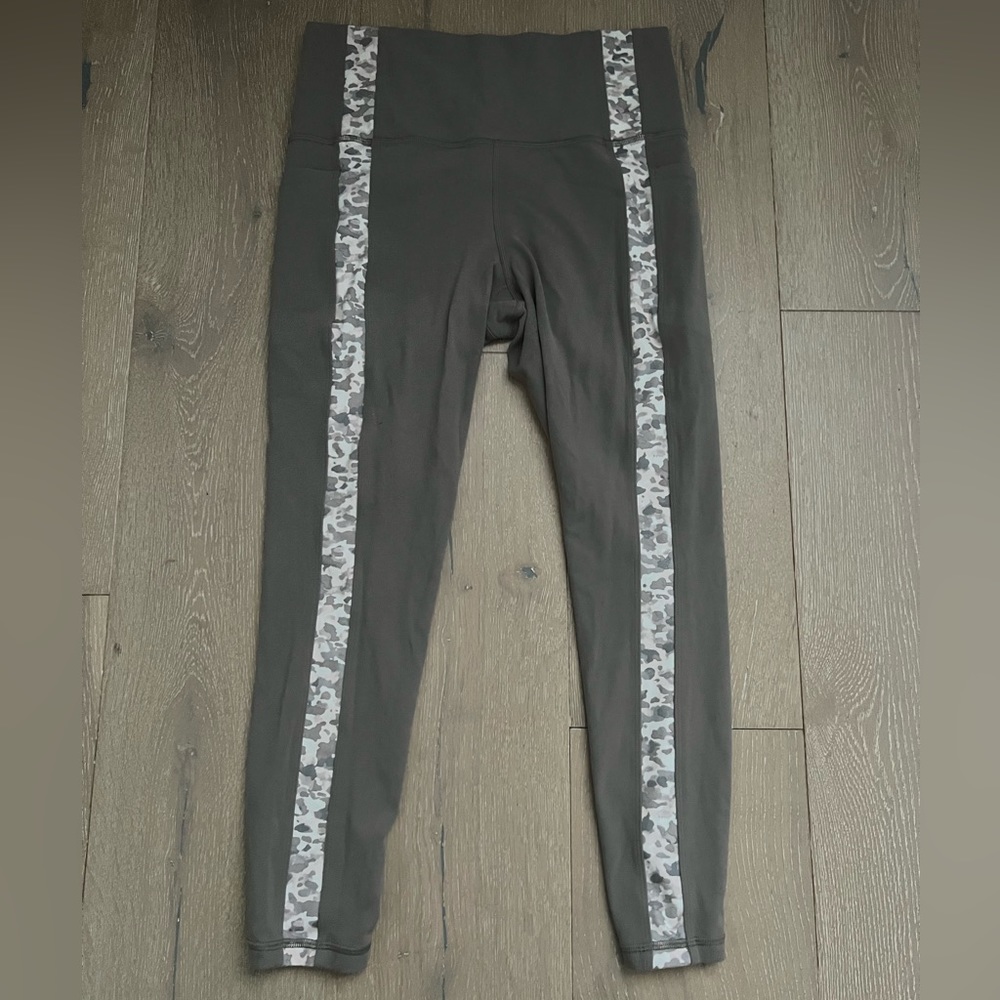 Athleta Salutation Stash Pocket II